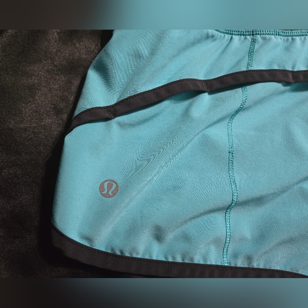 Lululemon - Picture 3 of 3